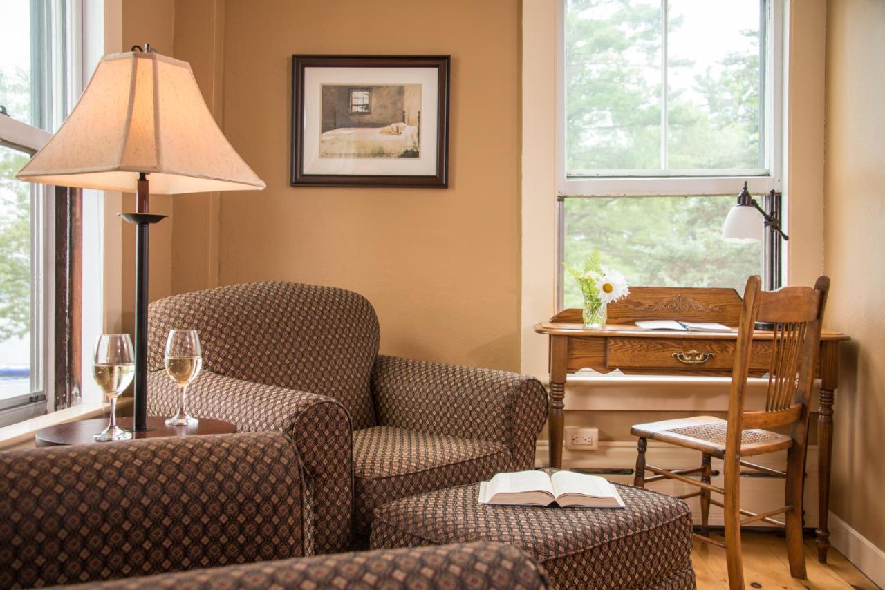 Sanbornton 레이크 하우스 앳 페리 포인트 B&B 객실 사진