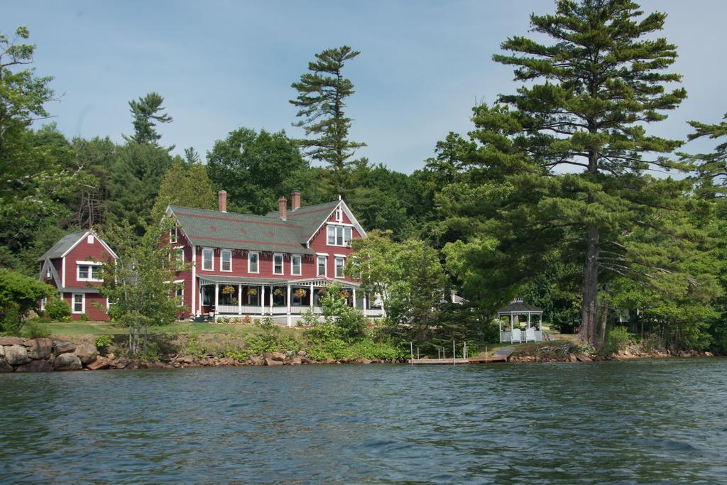 Sanbornton 레이크 하우스 앳 페리 포인트 B&B 객실 사진