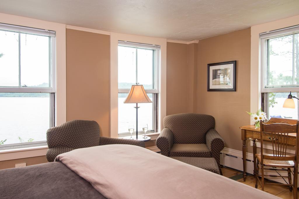 Sanbornton 레이크 하우스 앳 페리 포인트 B&B 객실 사진