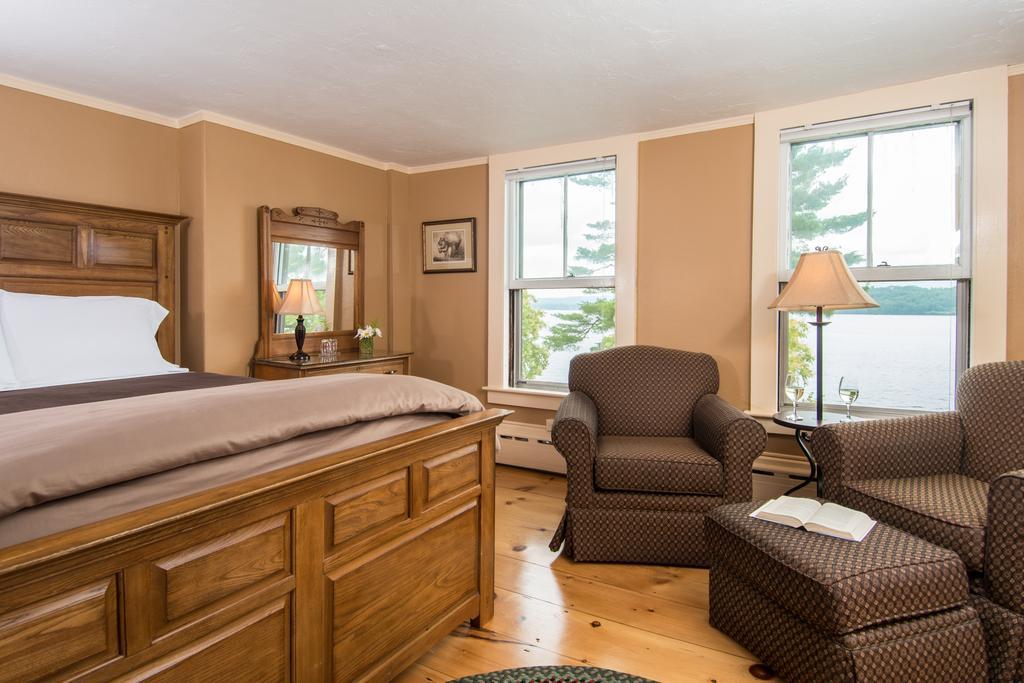 Sanbornton 레이크 하우스 앳 페리 포인트 B&B 객실 사진