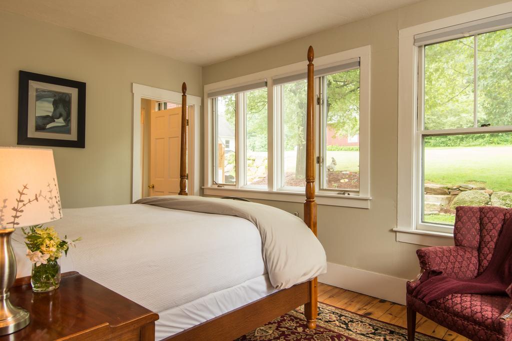 Sanbornton 레이크 하우스 앳 페리 포인트 B&B 객실 사진