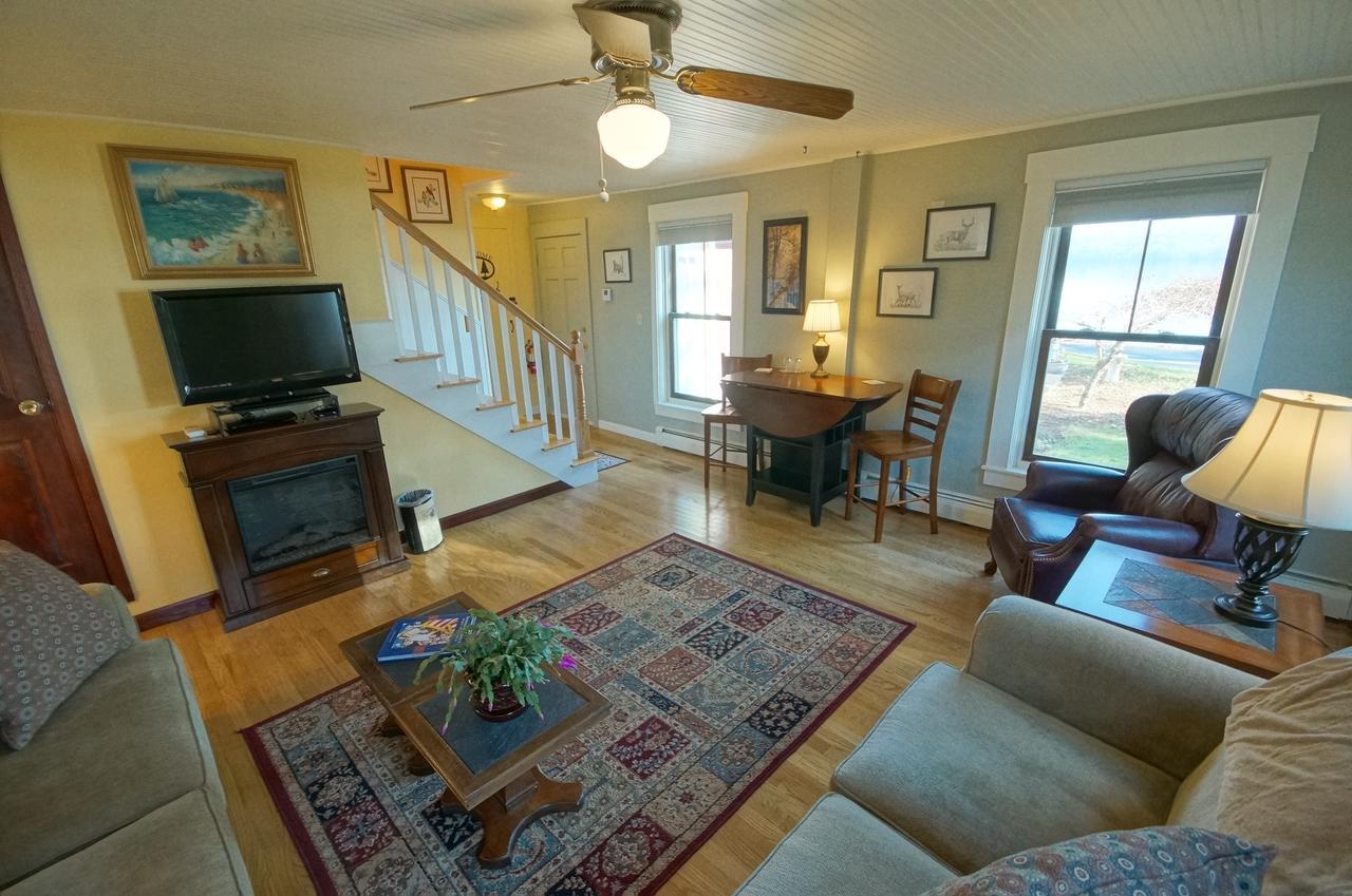 Sanbornton 레이크 하우스 앳 페리 포인트 B&B 외부 사진