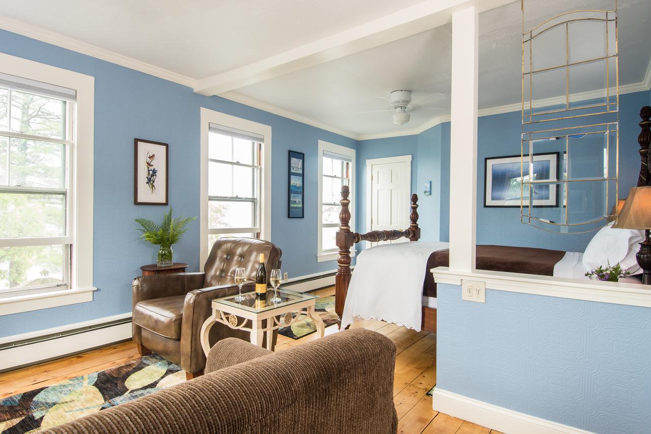 Sanbornton 레이크 하우스 앳 페리 포인트 B&B 객실 사진