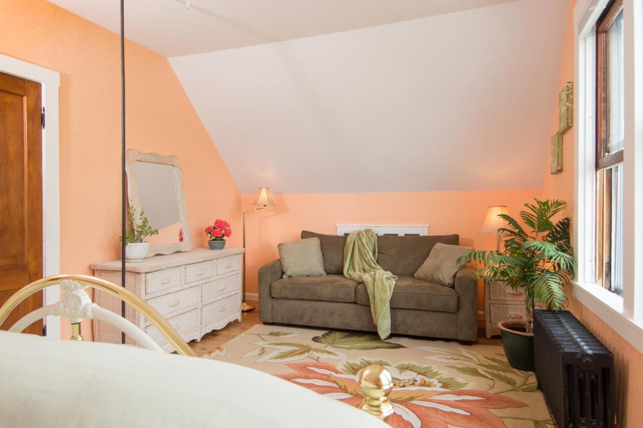 Sanbornton 레이크 하우스 앳 페리 포인트 B&B 외부 사진