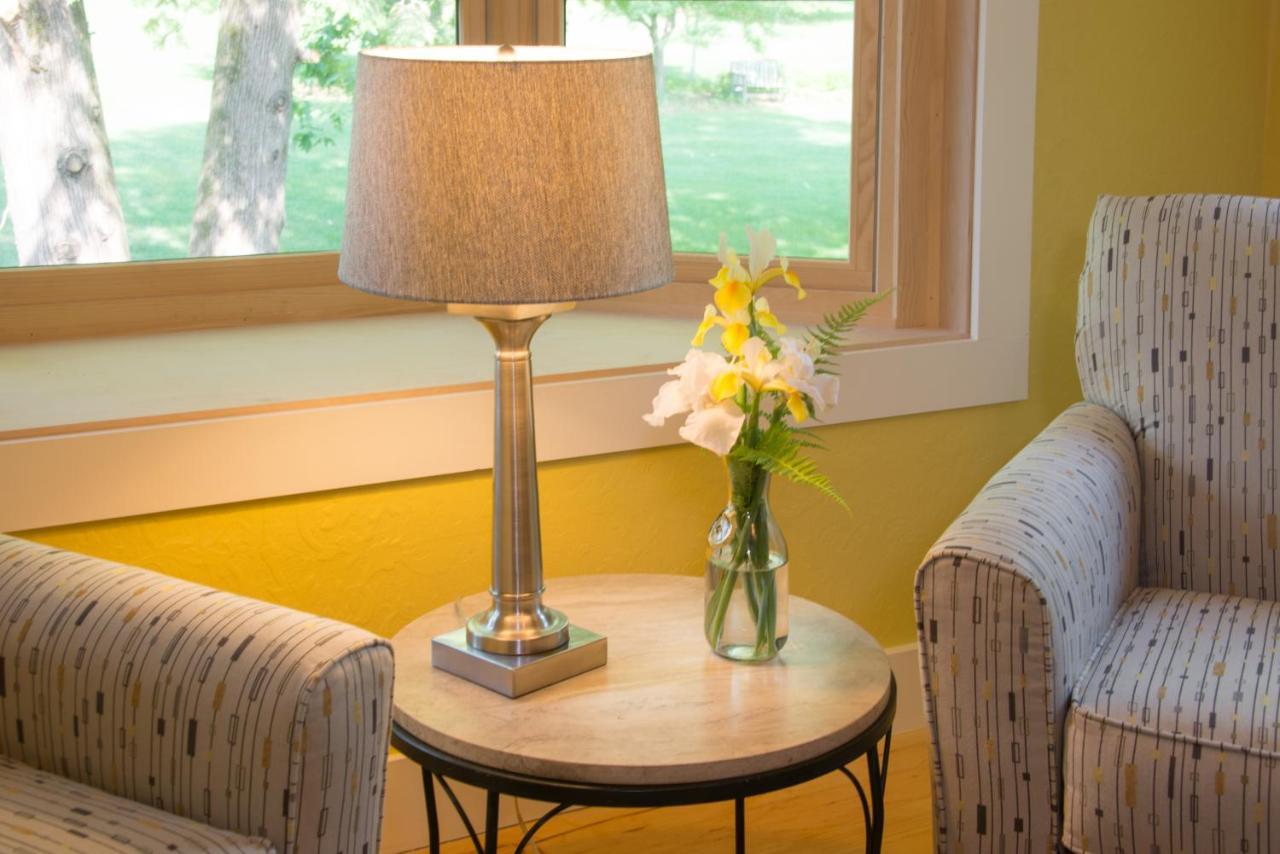 Sanbornton 레이크 하우스 앳 페리 포인트 B&B 객실 사진